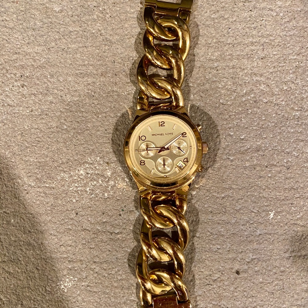 Michael Kors Runway Twist womans quartz watch